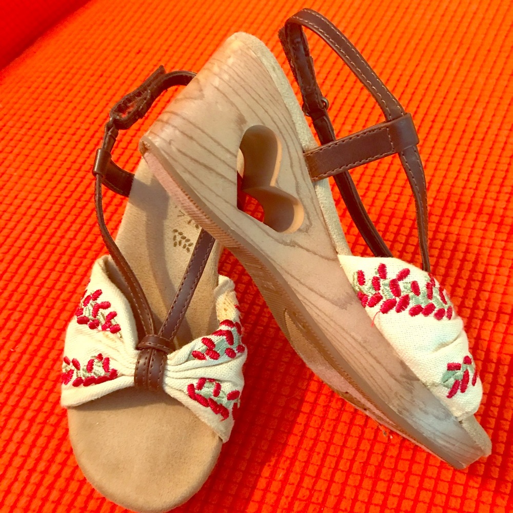 Sonoma Gurls Sz 1 Wedge Sandals
